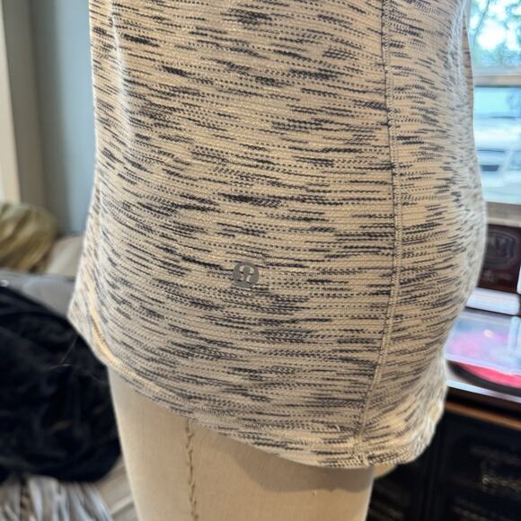 Lululemon Essentials Tank In Black And Gray Light Weight, Size 6 - Picture 3 of 6